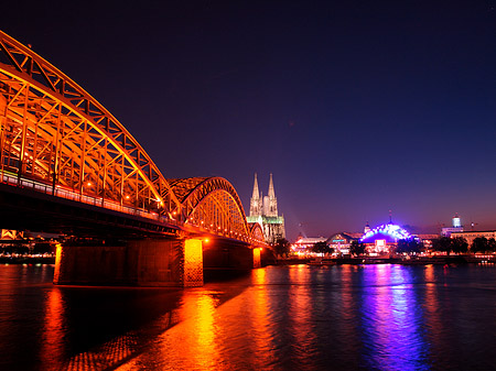 Blick auf musical-dome und Kölner Dom Fotos