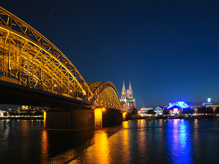 Blick auf musical-dome und Kölner Dom