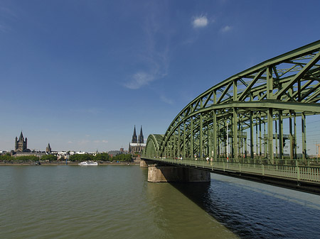 Fotos Schiff unter der Hohenzollernbrücke | Köln