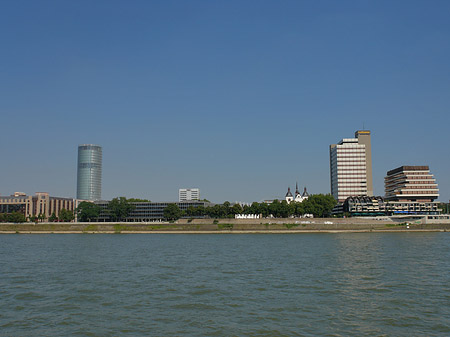 Foto Triangelturm auf dem Kennedyufer