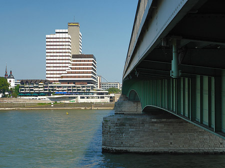 Fotos Deutzer Brücke reicht ans Kennedyufer | Köln