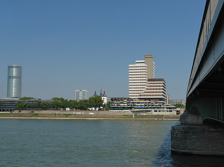 Foto Deutzer Brücke reicht ans Kennedyufer - Köln