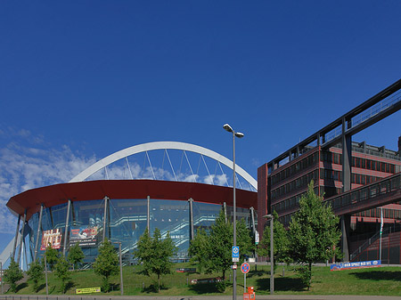 Foto Kölnarena neben Stadthaus - Köln