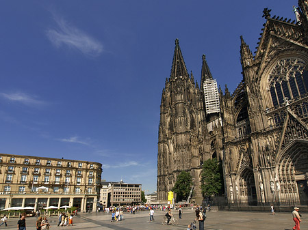 Kölner Dom mit Domhotel