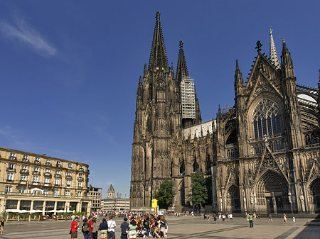 Kölner Dom mit Domhotel