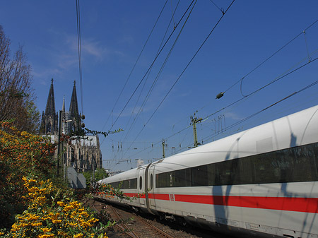 Kölner Dom mit ICE Fotos