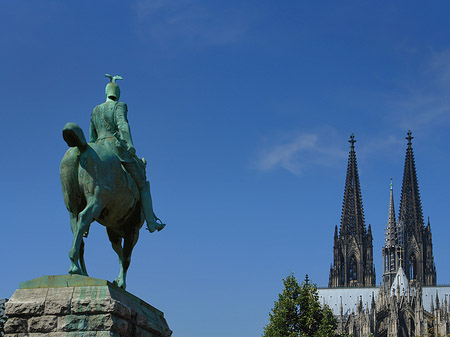 Fotos Kölner Dom mit Reiterstatue | Köln