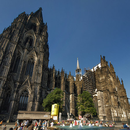 Foto Blick über Roncalliplatz zum Kölner Dom