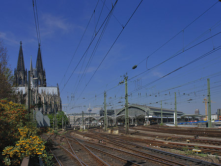 Hauptbahnhof neben dem Kölner Dom Fotos