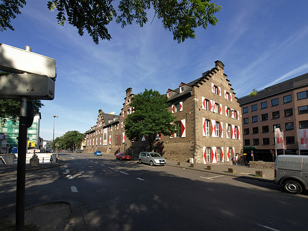 Kölnisches Stadtmuseum mit Straße Foto 