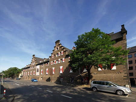 Fotos Kölnisches Stadtmuseum mit Straße