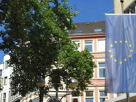 Foto Mittelstraße mit Europafahne