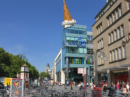 Foto Neumarkt Galerie mit Häusern