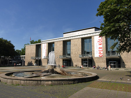 Foto Oper Köln mit Brunnen - Köln