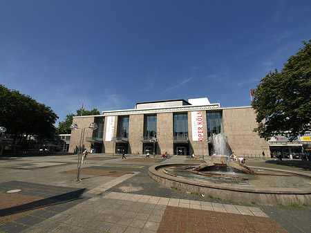 Foto Oper Köln mit Brunnen