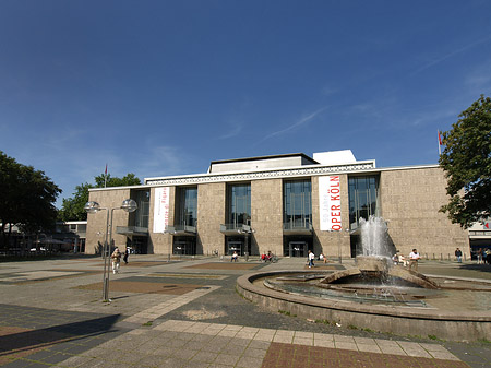 Fotos Oper Köln mit Brunnen