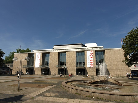 Oper Köln mit Brunnen Fotos