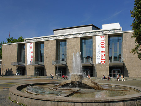 Foto Oper Köln mit Brunnen