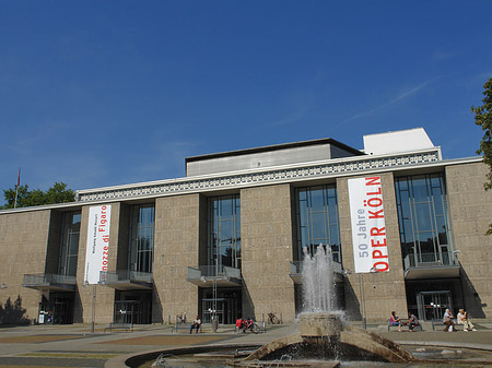 Fotos Oper Köln mit Brunnen