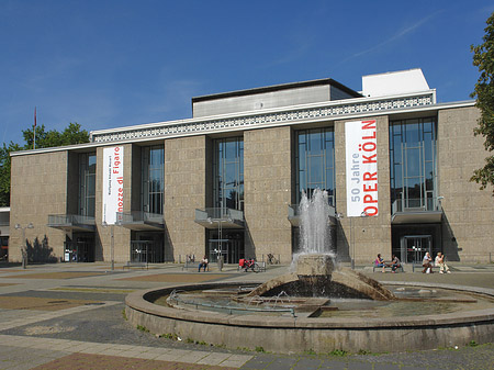 Oper Köln mit Brunnen Fotos