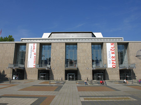 Foto Oper Köln mit Brunnen