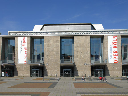 Fotos Oper Köln mit Brunnen