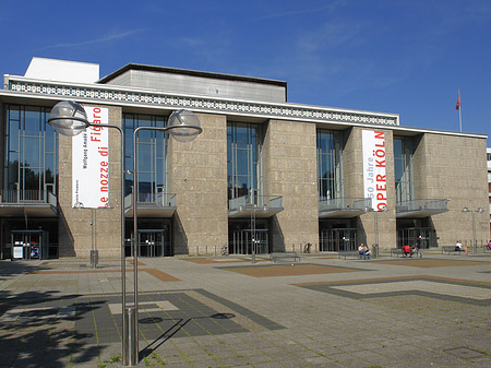 Oper Köln mit Brunnen Fotos