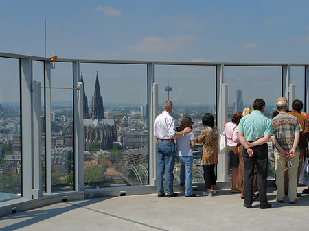 Fotos Besucher gucken auf den Kölner Dom | Köln