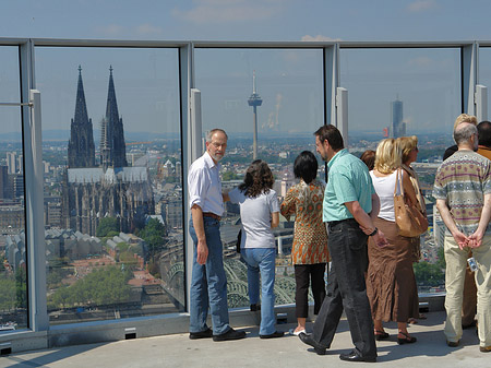 Fotos Besucher gucken auf den Kölner Dom | Köln