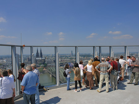 Fotos Besucher gucken auf Köln