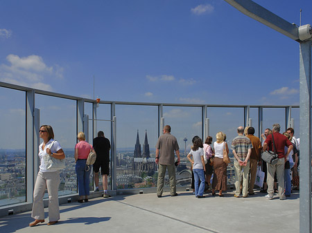 Fotos Besucher gucken auf Köln