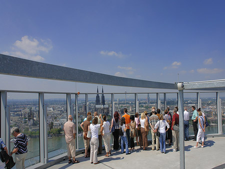 Fotos Besucher gucken auf Köln