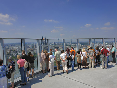 Fotos Besucher gucken auf Köln