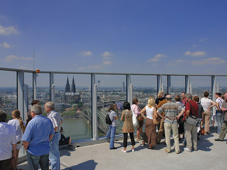 Fotos Besucher gucken auf Köln