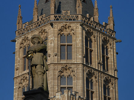 Platzjabeck vor dem Rathausturm Fotos