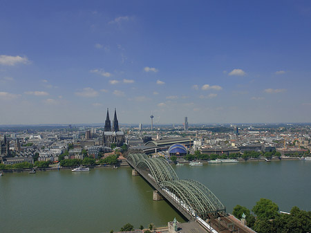 Foto Hohenzollernbrücke und Kölner Dom - Köln