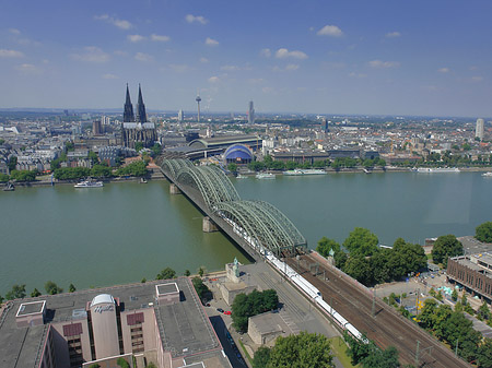 Foto Hohenzollernbrücke und Kölner Dom