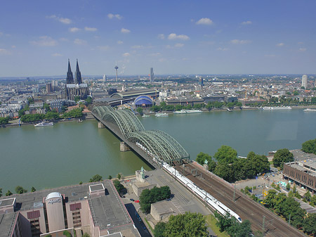 Hohenzollernbrücke und Kölner Dom Foto 