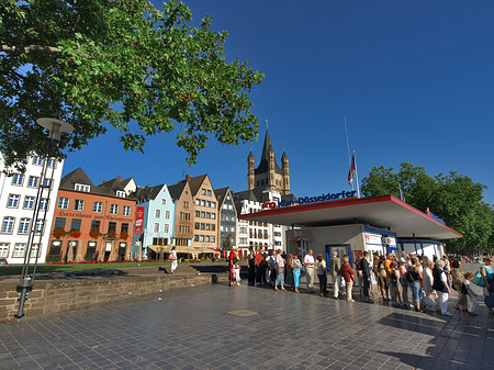 Foto Schlange stehen für Köln-Düsseldorfer