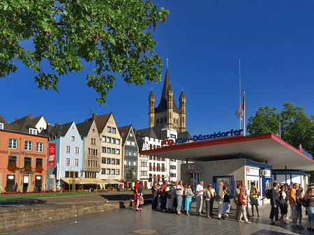 Schlange stehen für Köln-Düsseldorfer