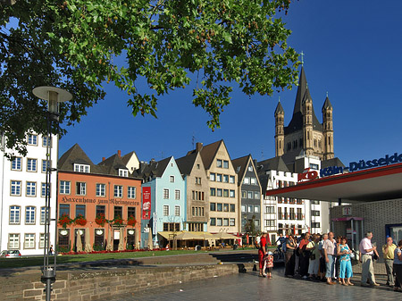 Fotos Schlange stehen für Köln-Düsseldorfer