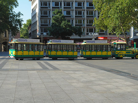 Roncalliplatz mit Wolters Bimmelbahn Foto 