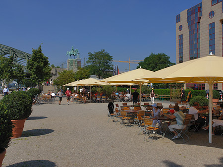 Fotos Schirme auf der Urbanstraße | Köln