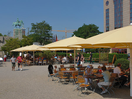 Schirme auf der Urbanstraße Foto 