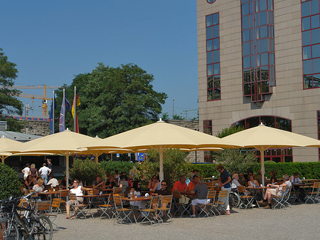 Foto Schirme auf der Urbanstraße - Köln